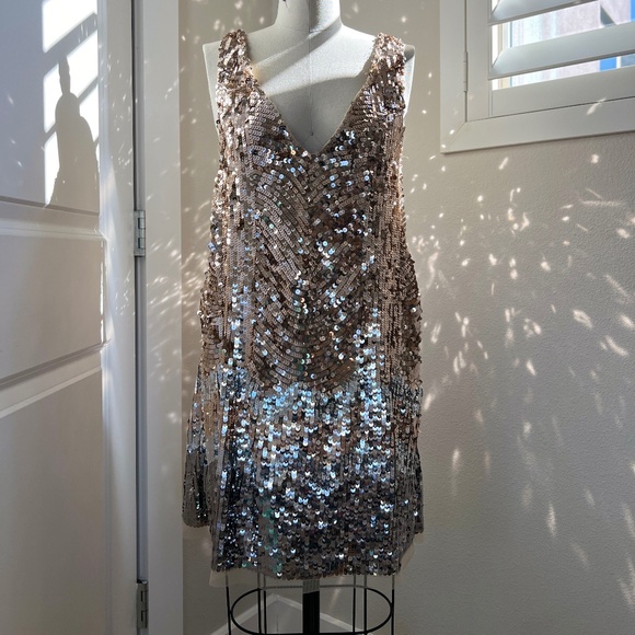 Women’s Urban Outfitters Sparkly Sequin V-Neck Mini Shift Dress - Picture 3 of 16
